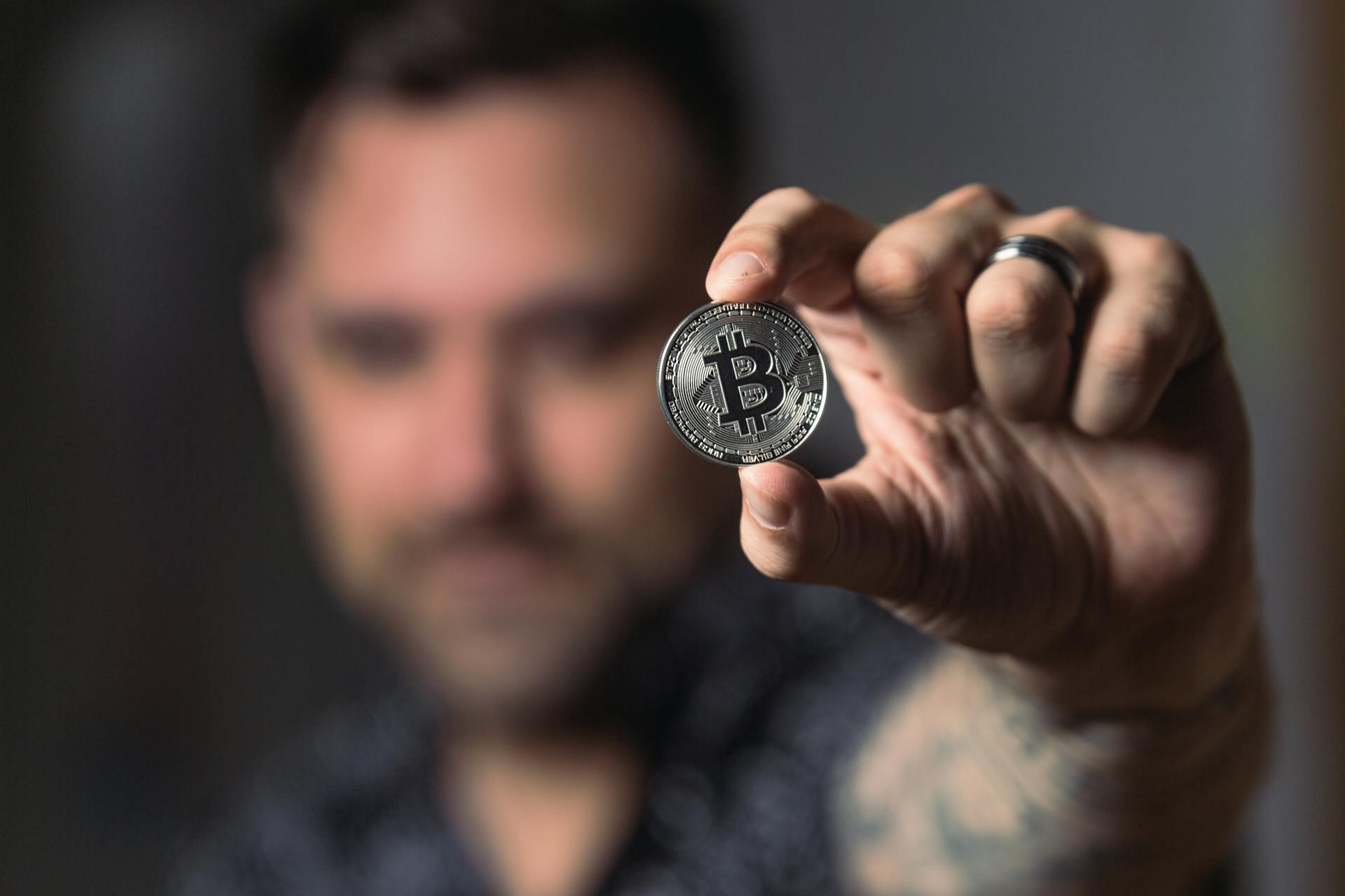 Acheter des cryptos sur mobile ou ordinateur : lequel est meilleur pour investir, lequel pour les achats ?