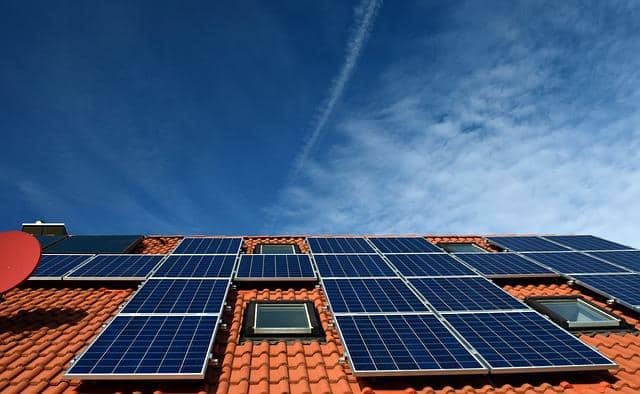 Combien de panneaux solaires faut il pour alimenter une maison de 150 m²