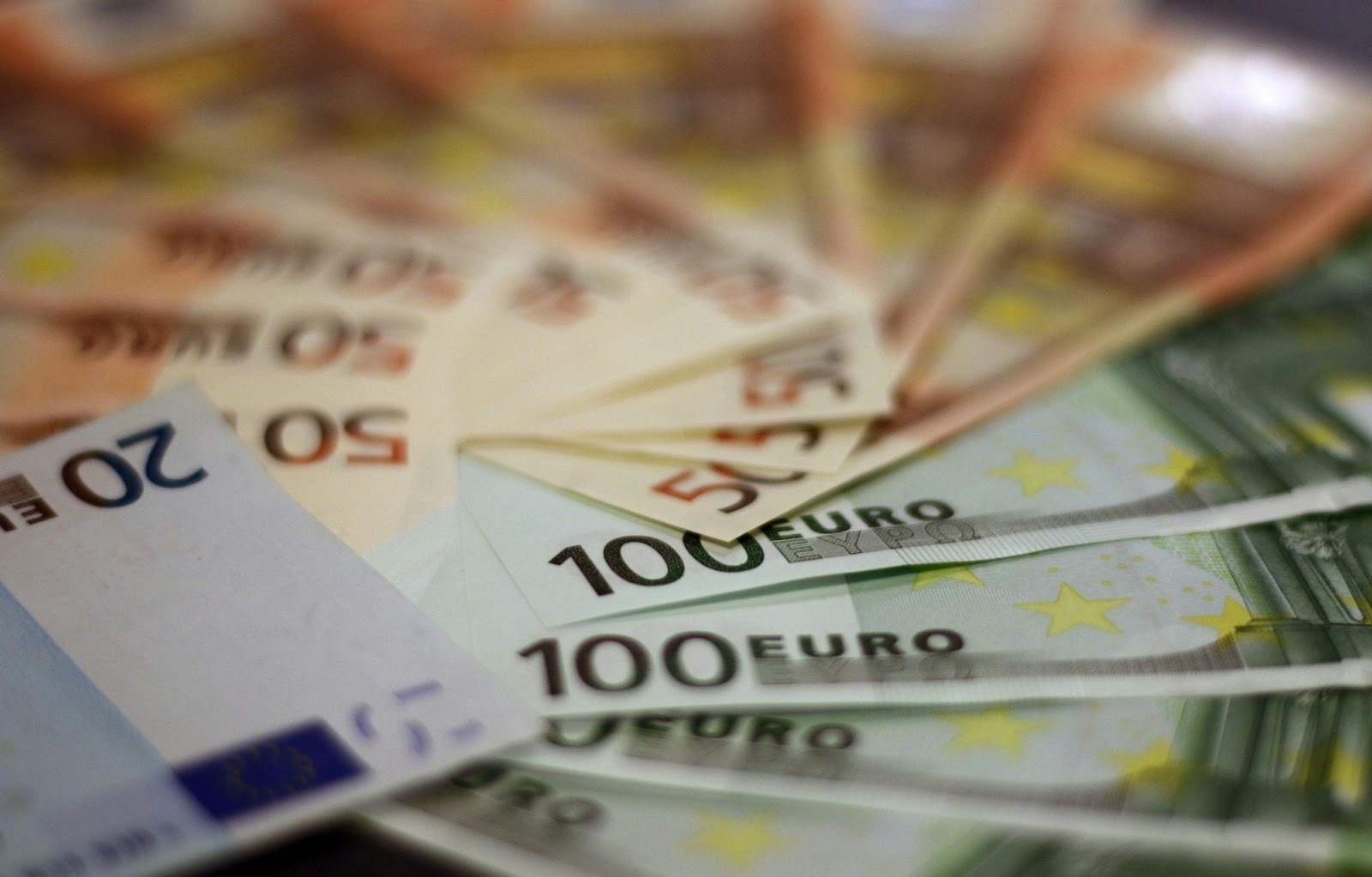 L&rsquo;impact de la politique monétaire européenne sur les opérations commerciales internationales